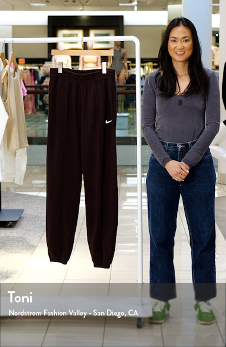 Sportswear Essential Fleece Pants, sales video thumbnail