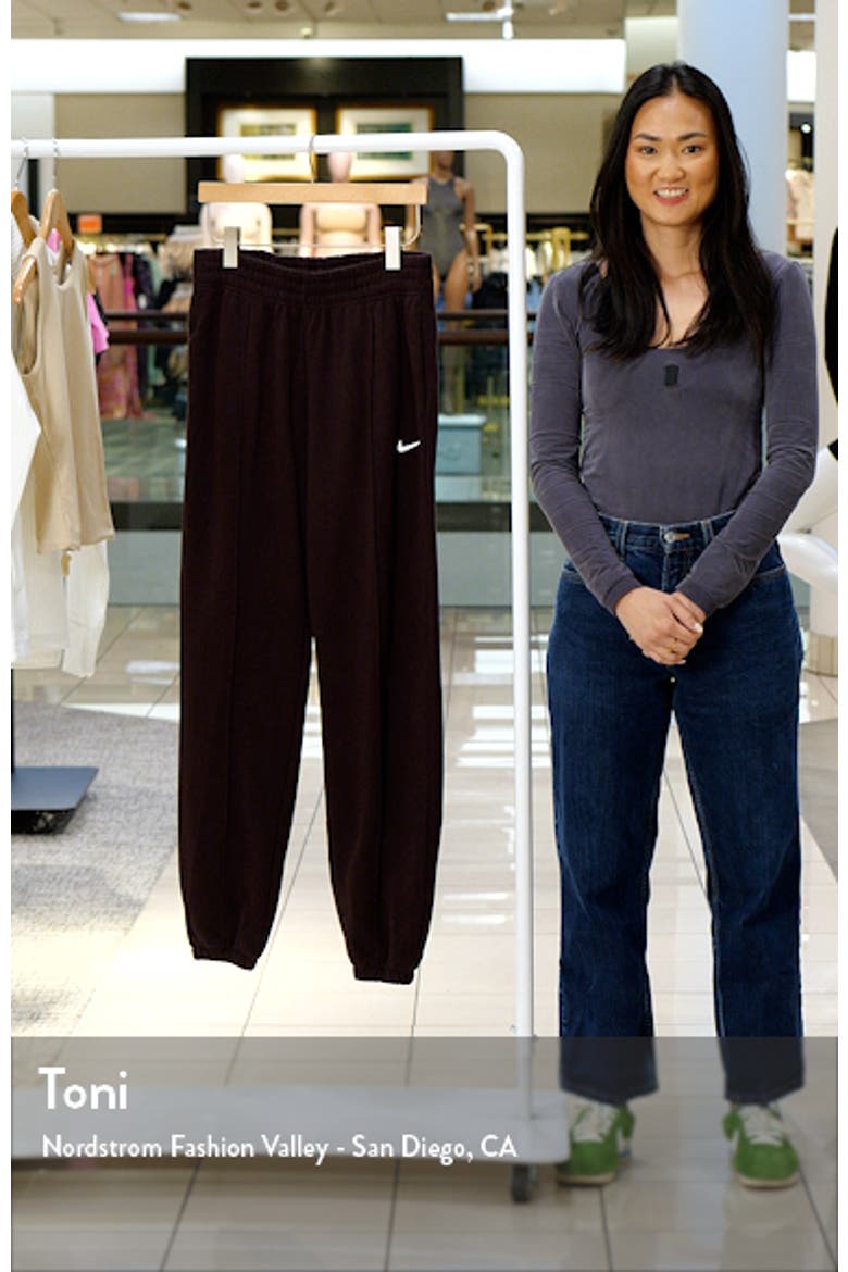 Sportswear Essential Fleece Pants video