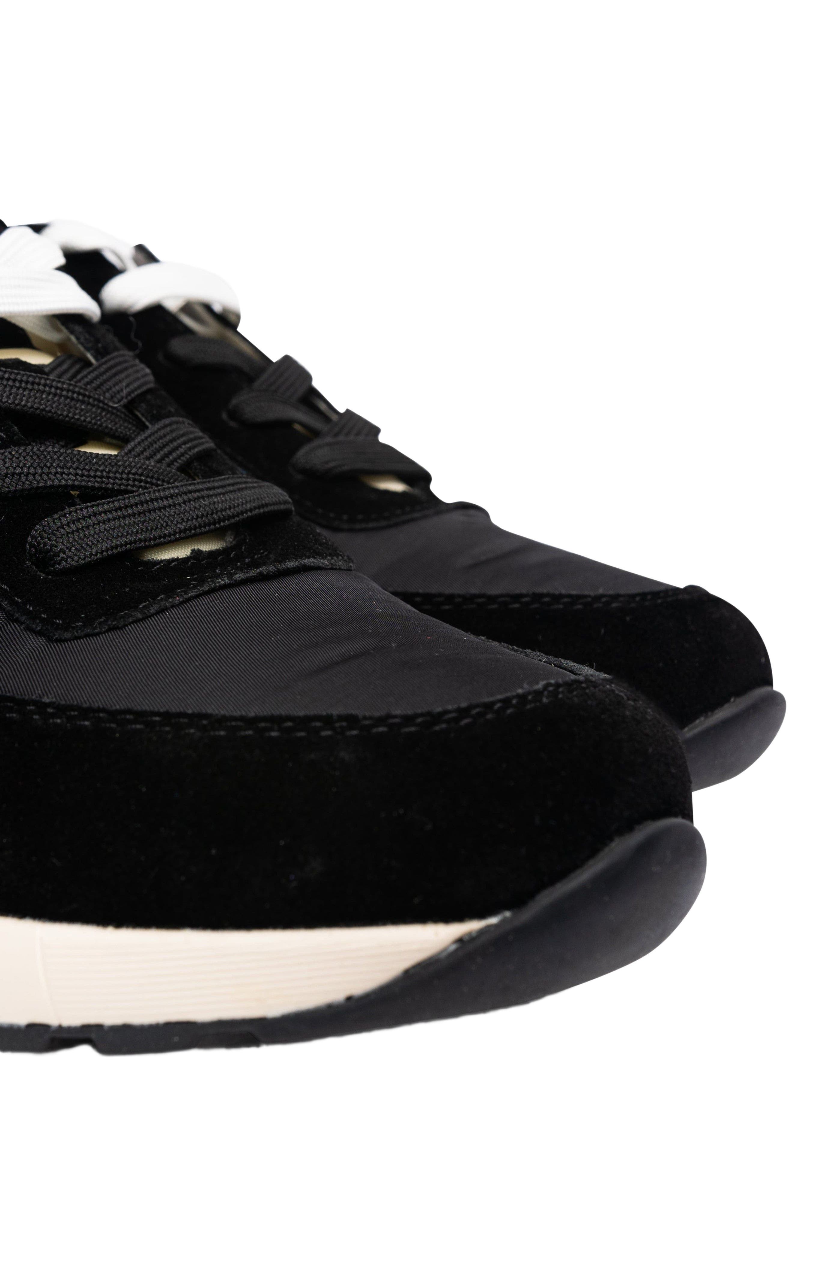 Freshy Modern Runner Sneaker, Alternate, color, Black