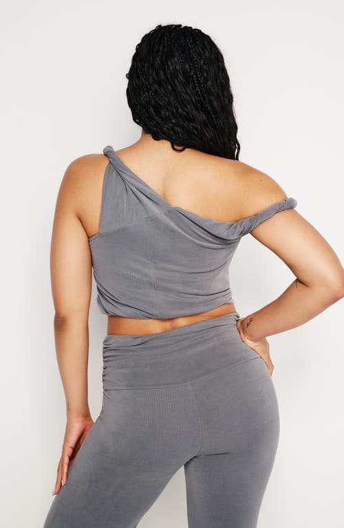 Good American Sandwash Twist Strap Crop Tank In Carbon003