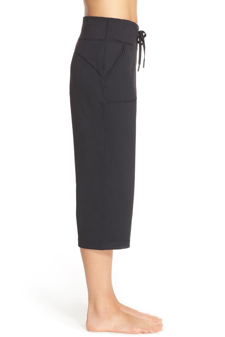 'All Star' Athletic Capri Pants, Alternate, color, BLACK