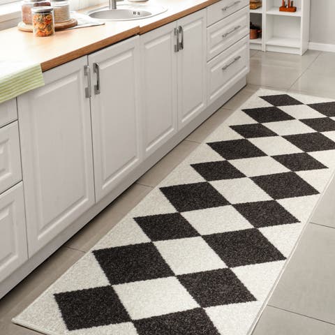 Draper Classic Geometric Diamond Pattern Area Rug