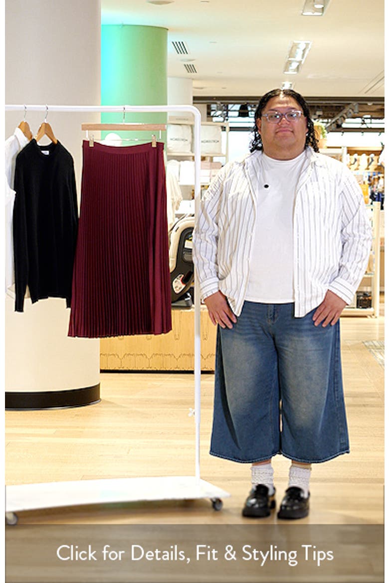 Vaklimt Pleated Midi Skirt video