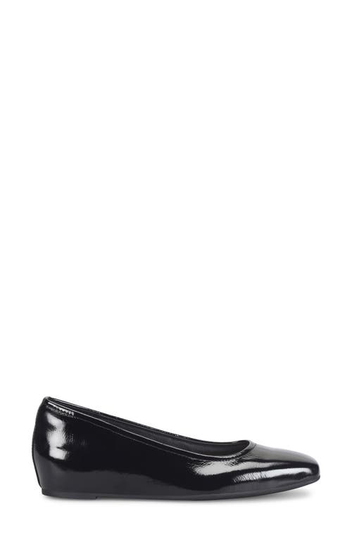 Söfft Poppy Square Toe Flat In Black