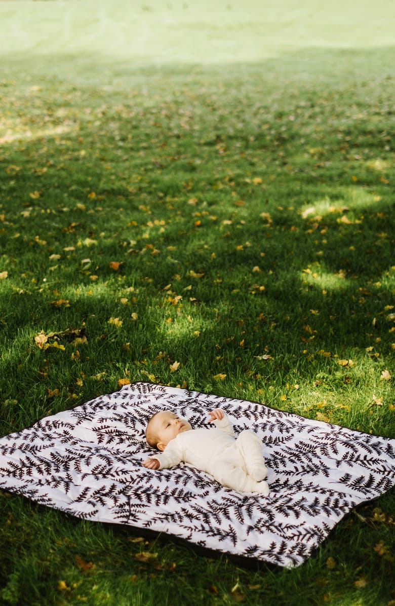 ETTA LOVES Sensory Print Reversible Outdoor Playmat, Alternate, color, Black/ White