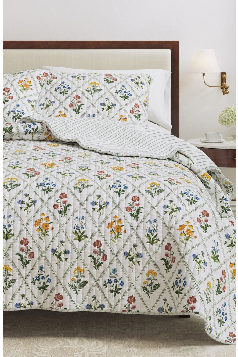 Floral Lattice Scalloped Quilt, Alternate, color, FLORAL LATTICE