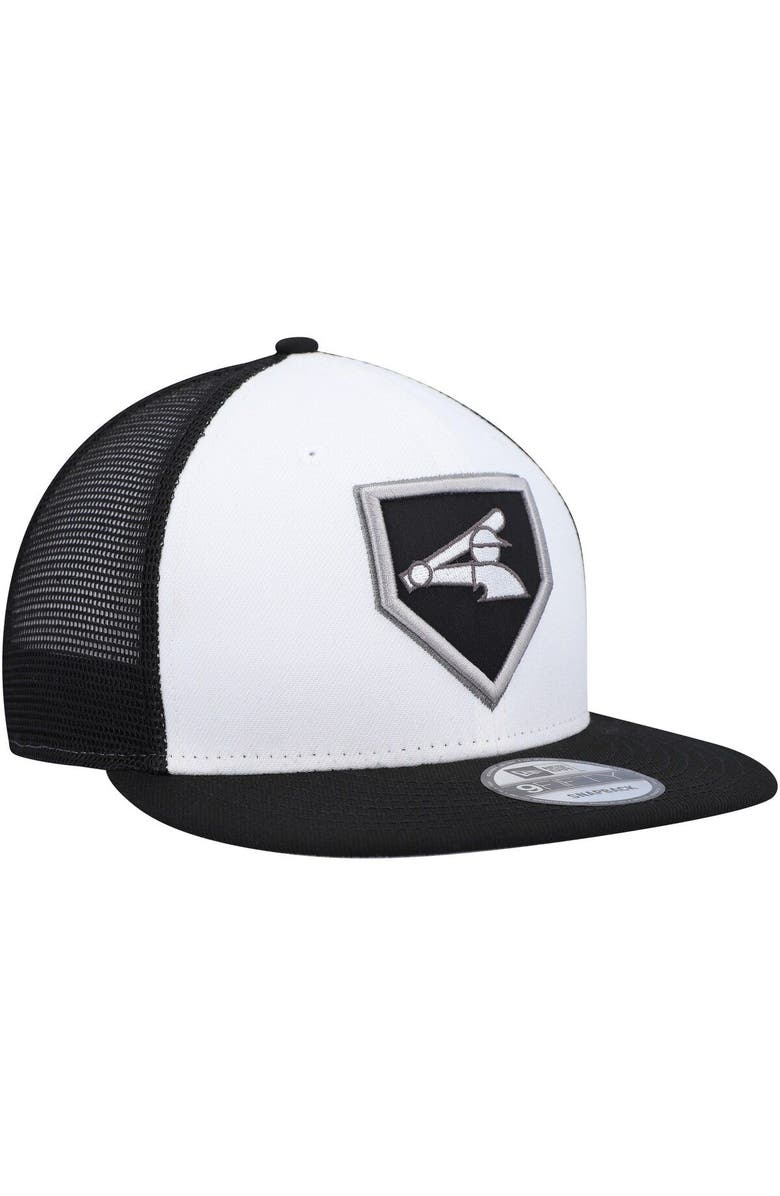 New Era Men's New Era White/Black Chicago White Sox 2022 Clubhouse Trucker 9FIFTY Snapback Hat, Alternate, color, 