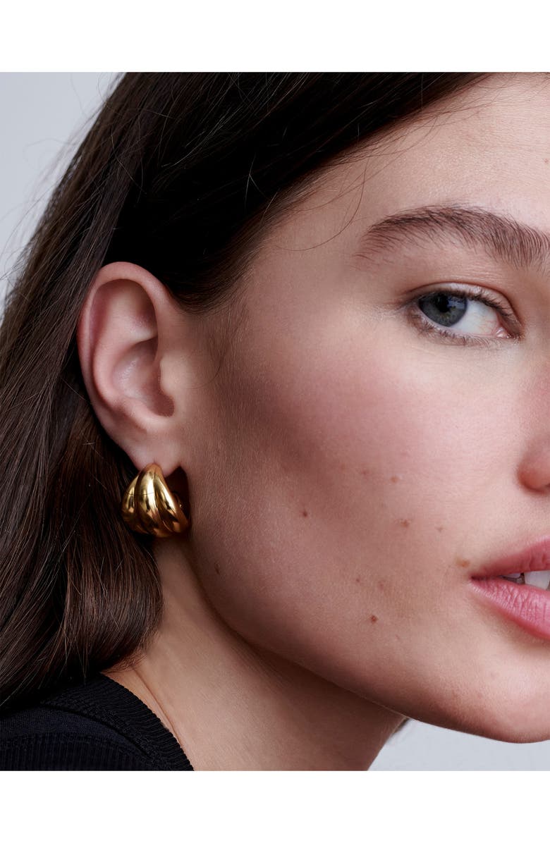 Madewell Ribbed Wavy Hoop Earrings, Alternate, color, Vintage Gold