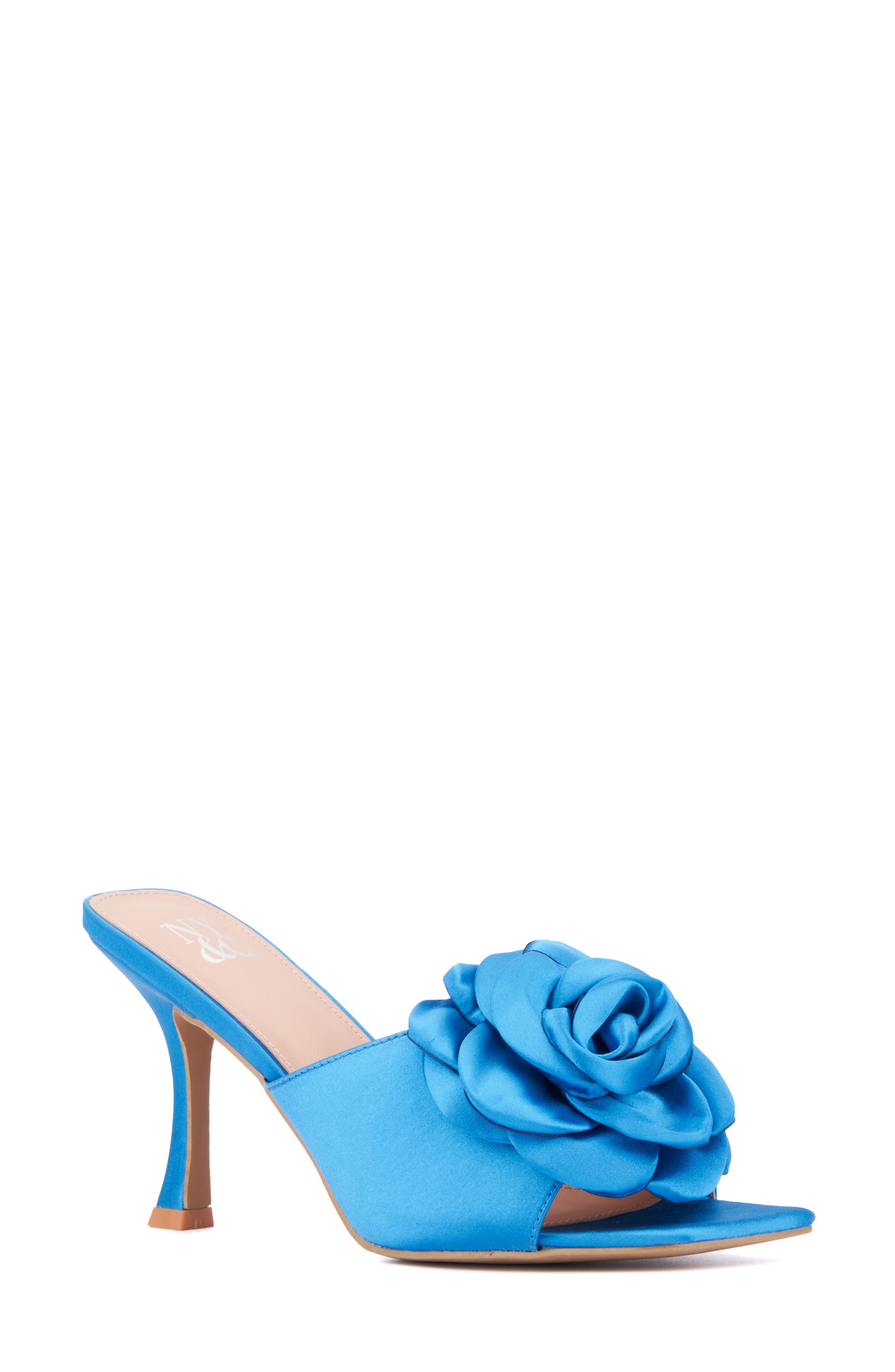 NEW YORK AND COMPANY Gardenia Flower Sandal