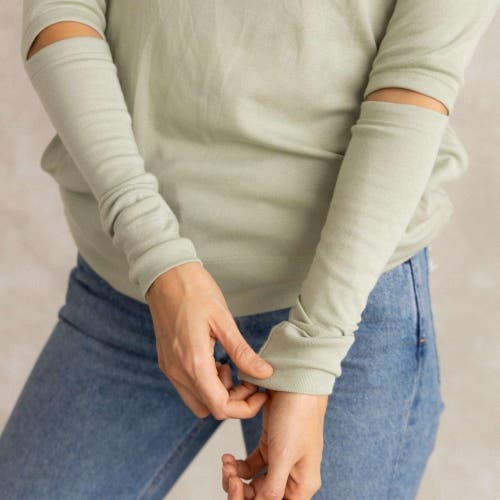 Eavolu Acadia Split-sleeve Long-sleeve Top In Fern