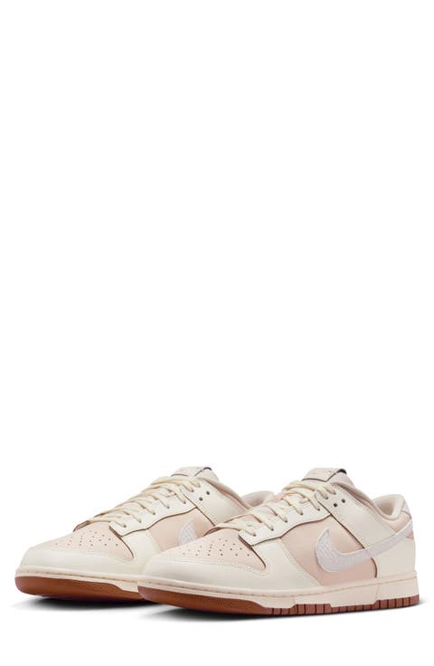 Dunk Low SE Basketball Sneaker (Men)