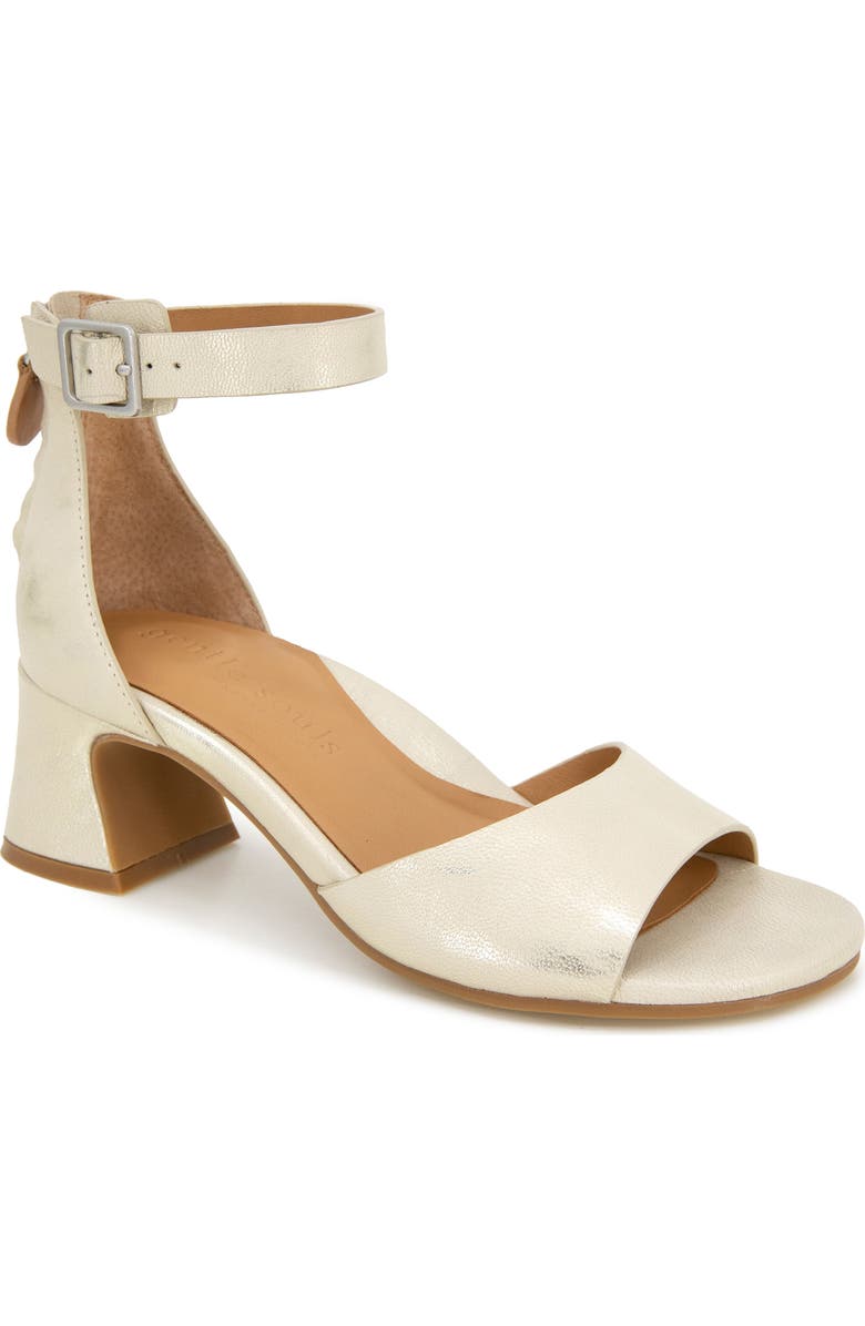 https://n.nordstrommedia.com/it/890037f2-cae1-424d-b3b5-415bfcd450fb.jpeg?crop=pad&trim=color&w=780&h=1196