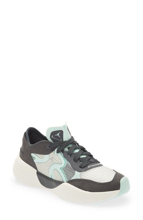 Delta 3 Low Sneaker (Women)