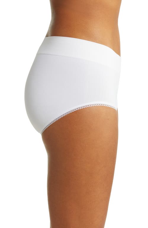 Wacoal Feeling Flexible Briefs In White