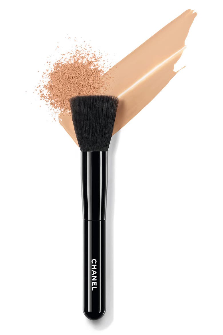 LES PINCEAUX DE CHANEL 
Foundation-Blending Brush, Alternate, color, NO COLOR