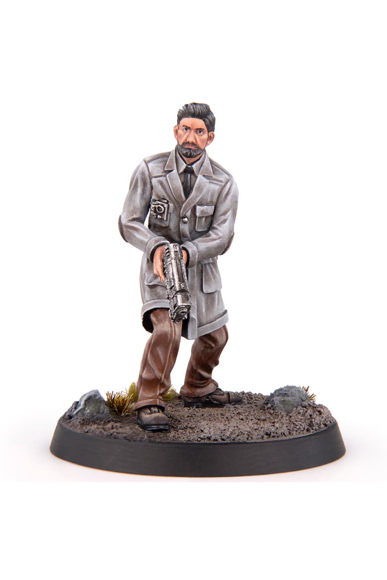 3 Resin Figures & Bases, Alternate, color, Multicolored