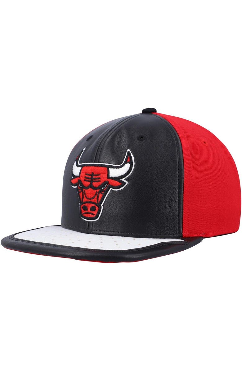 Mitchell & Ness Men's Mitchell & Ness Black/White Chicago Bulls Day One Snapback Hat, Main, color, Black