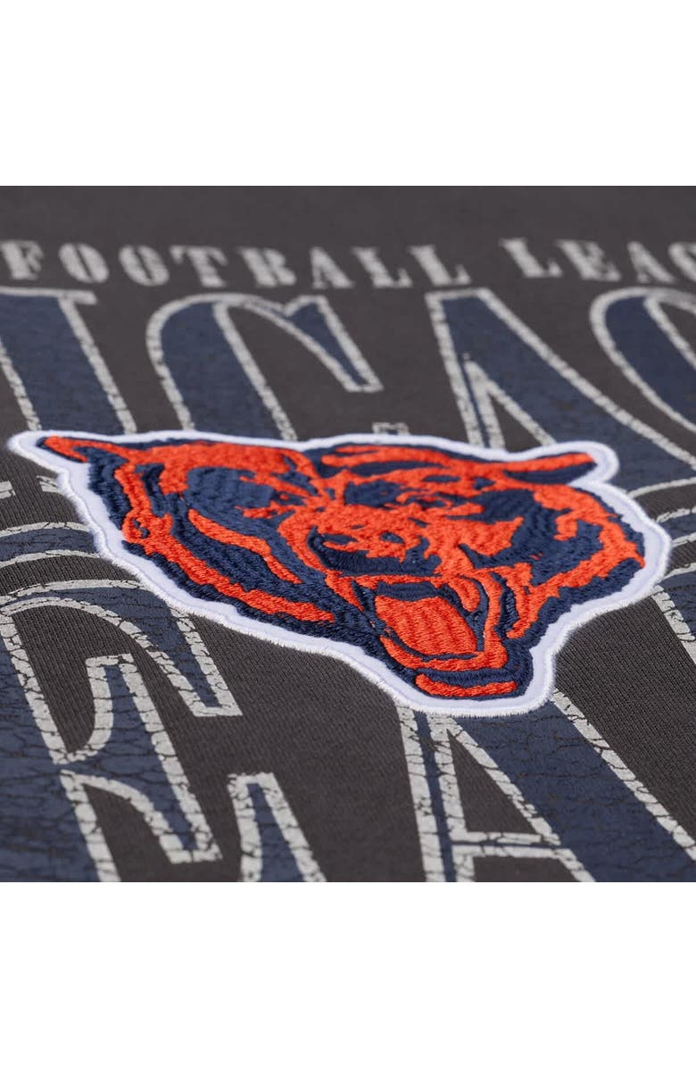 Mitchell 
Ness Men
s Mitchell 
Ness  Black Chicago Bears Downtown Crew Vintage Logo Sweatshirt, Alternate, color, Black