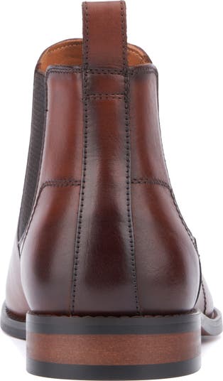 Darwin Plain Toe Chelsea Boot