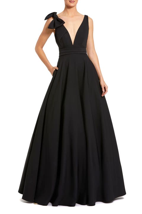 Petite Sleeveless Plunge Neck Ball Gown With Bow Detail