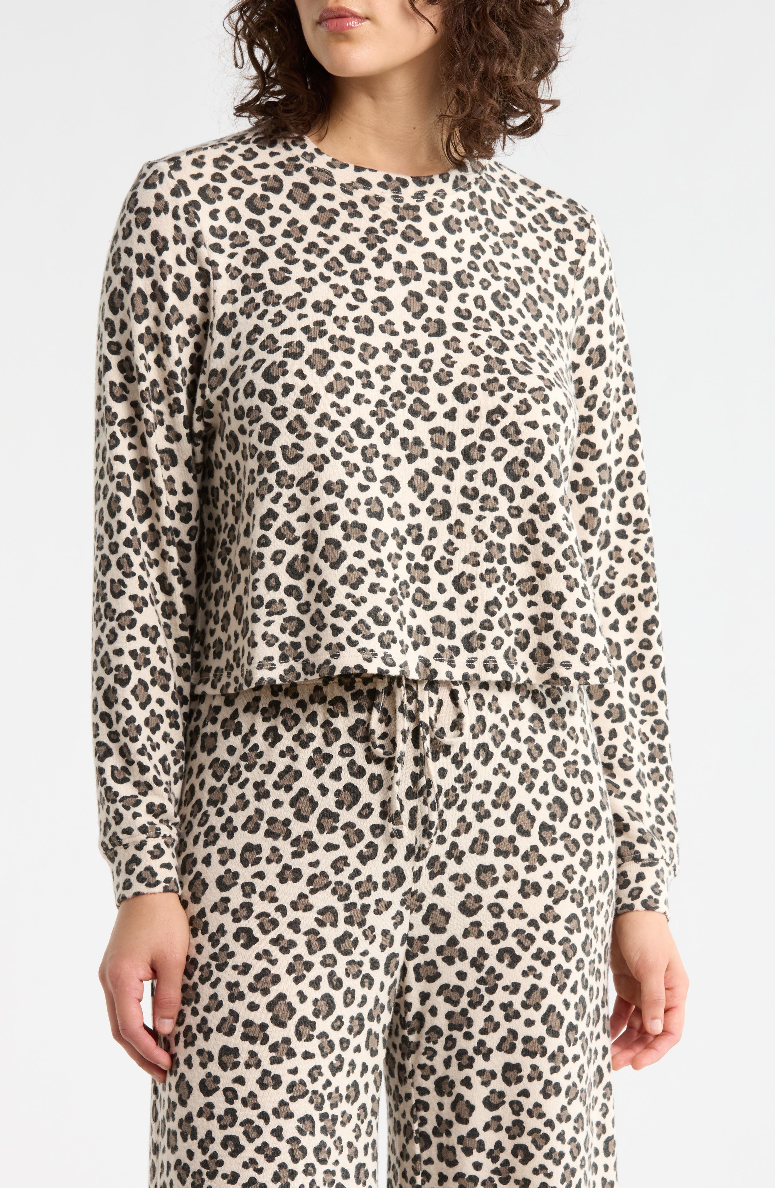 BEIGE- BLACK GRAPHIC LEOPARD