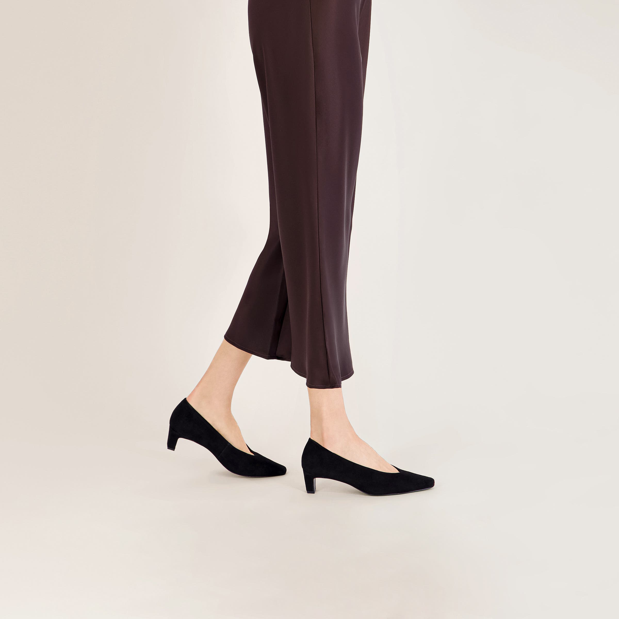 Chiara Kitten Heel Pump, Alternate, color, BLACK