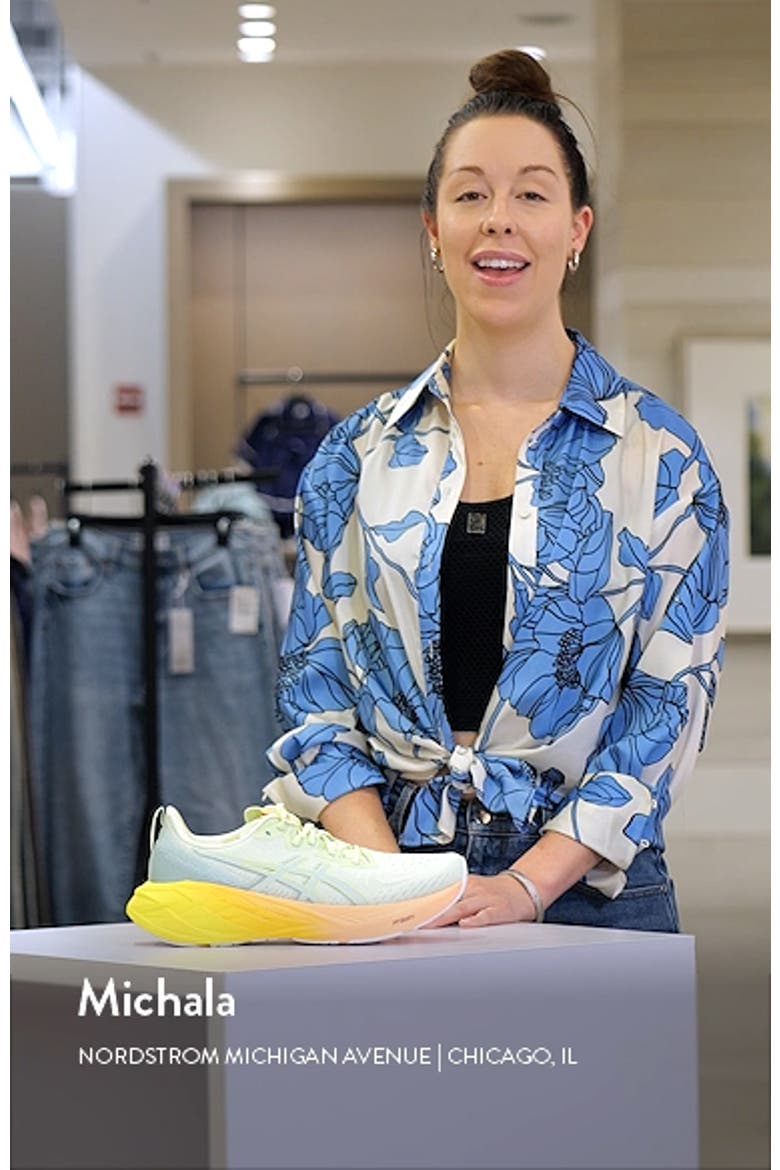Novablast 4 Paris Running Shoe video