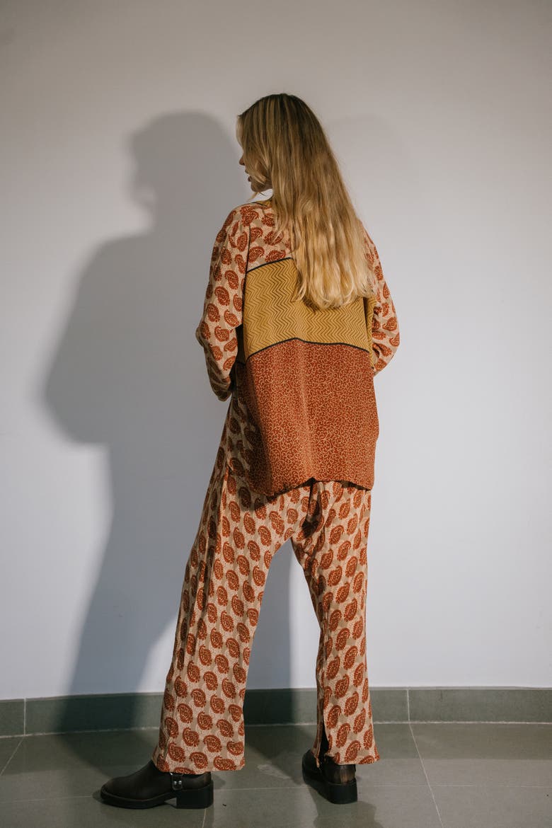 The Set Wonder, Alternate, color, Tan Print