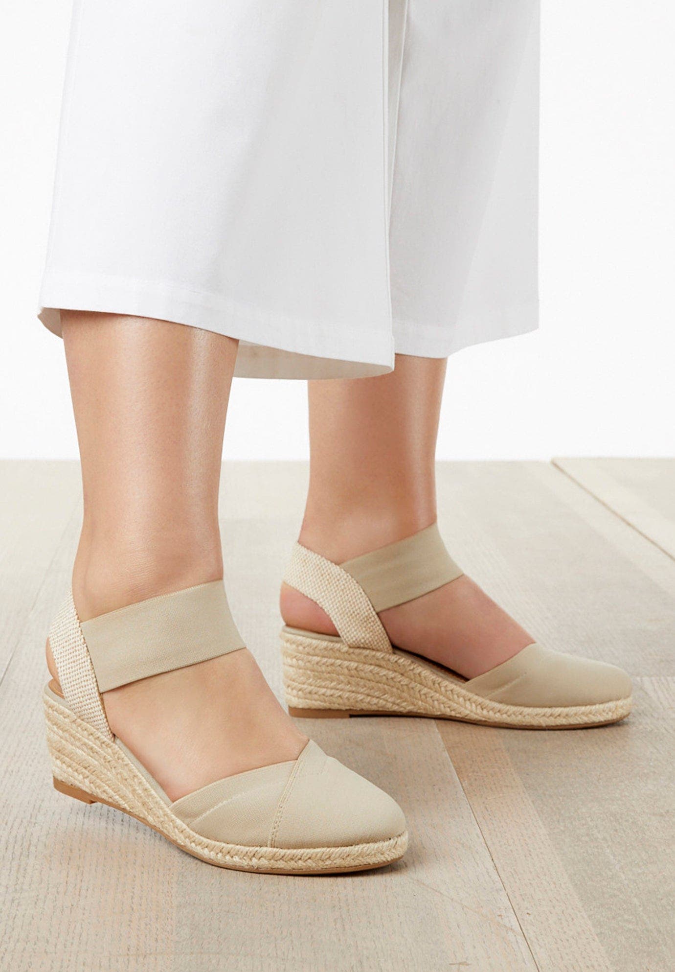 Comfortview The Abra Espadrille, Alternate, color, Black