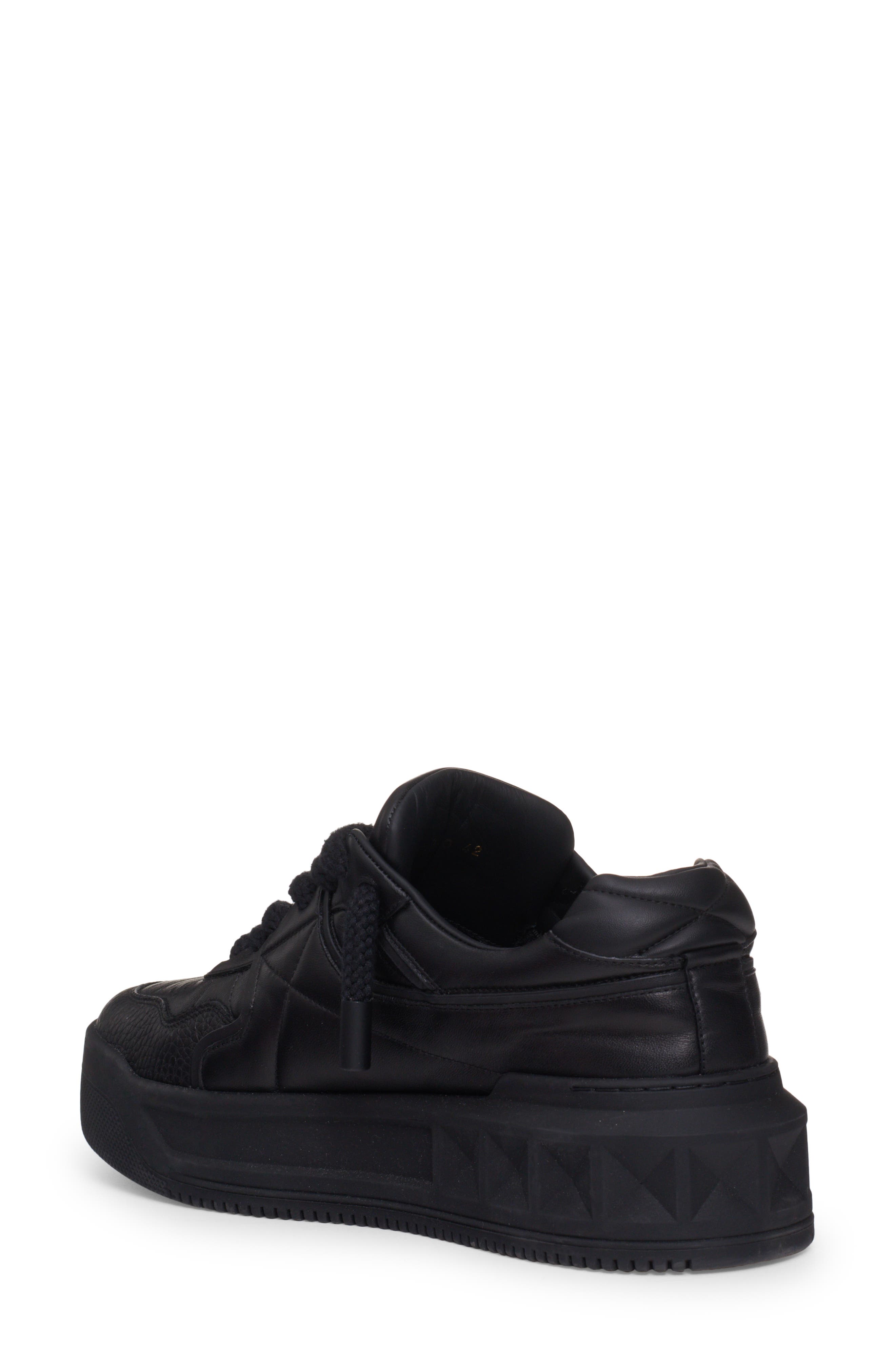 Valentino Garavani One-Stud Low Top Sneaker, Alternate, color, Nero