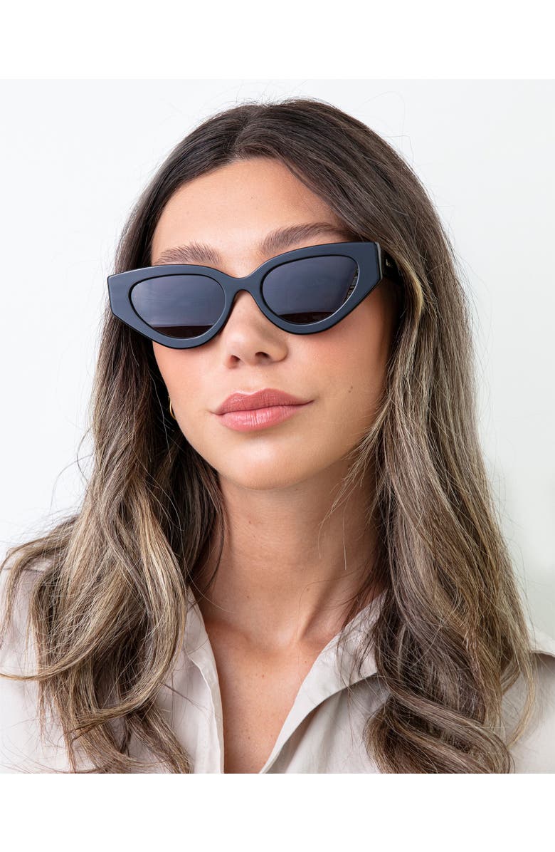 Illesteva Mary Lou Sunglasses, Alternate, color, Black / Grey