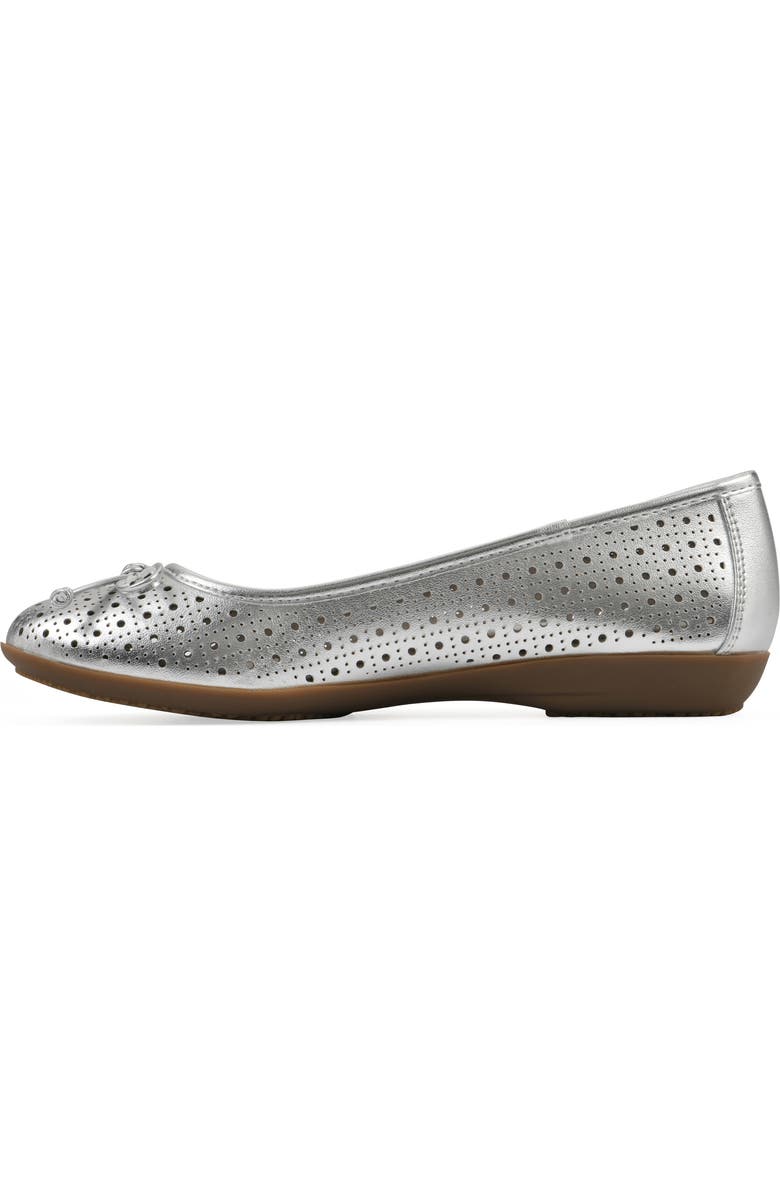 CLIFFS BY WHITE MOUNTAIN Cheryl Ballet Flat - Wide Width Available, Alternate, color, Silver Metallic Smooth