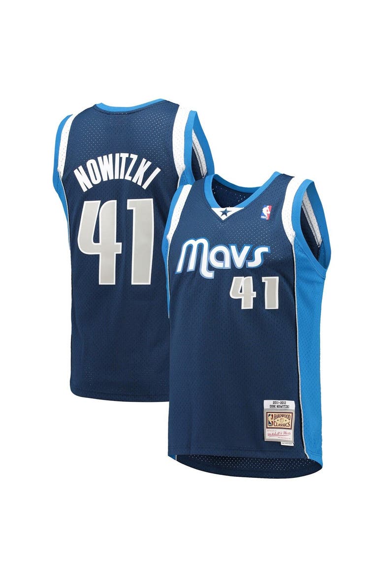 Men's Mitchell & Ness Dirk Nowitzki Navy Dallas Mavericks Hardwood Classics Swingman Jersey, Main, color, Navy