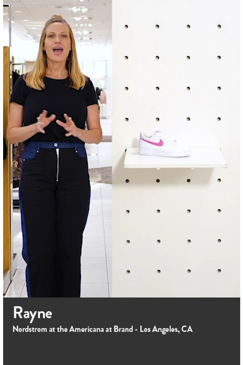 Air Force 1 '07 ESS Sneaker video