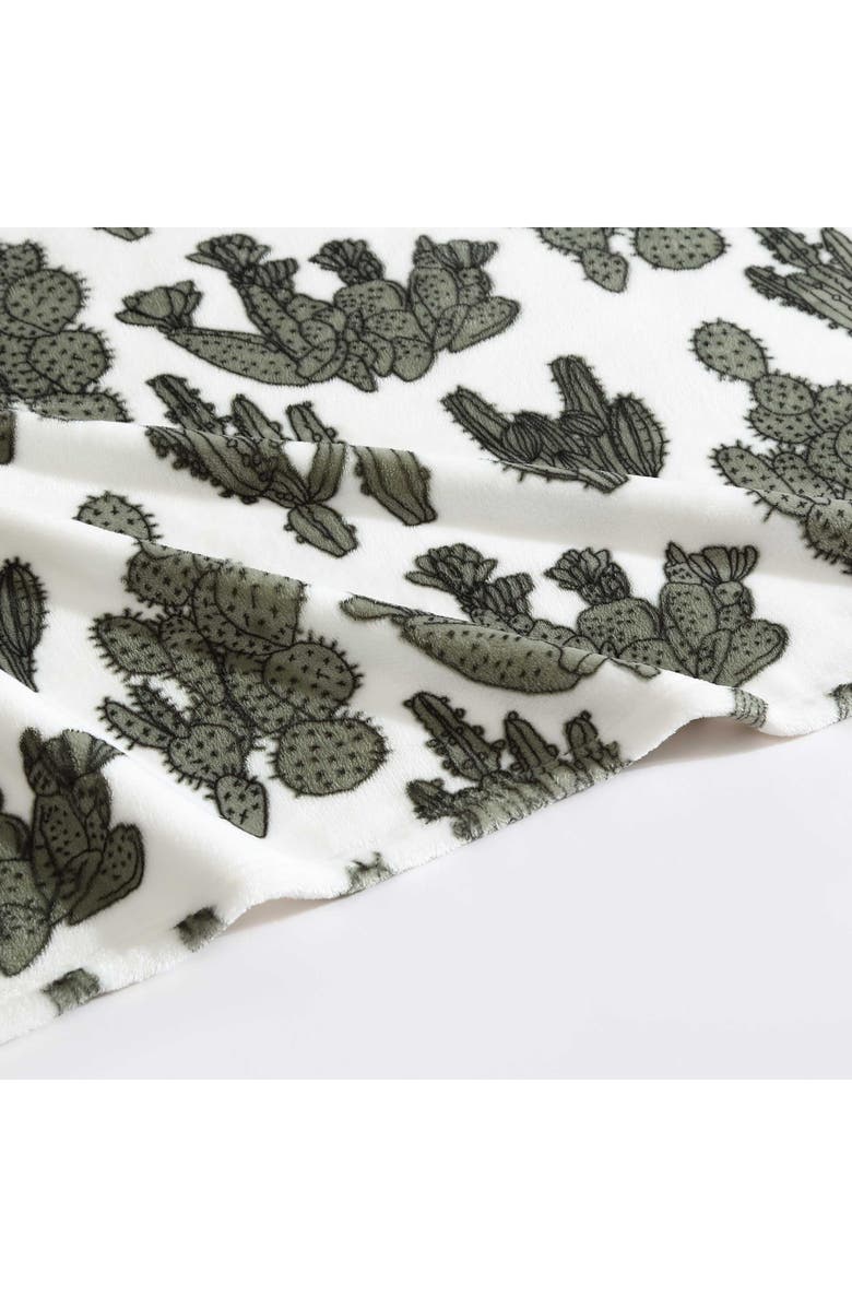 Wrangler Cactus Garden Plush Fleece Blanket, Alternate, color, Green
