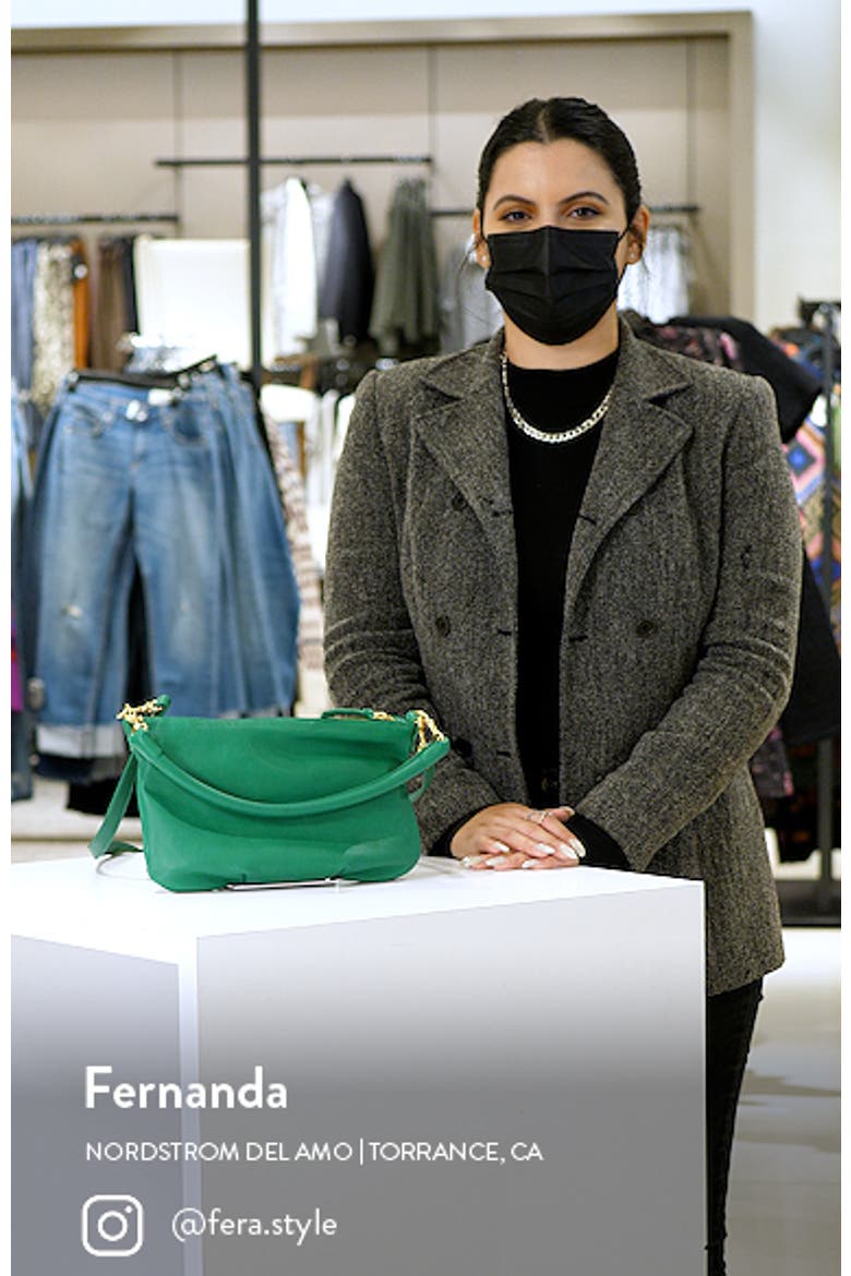 Petit Moyen Messenger Bag video