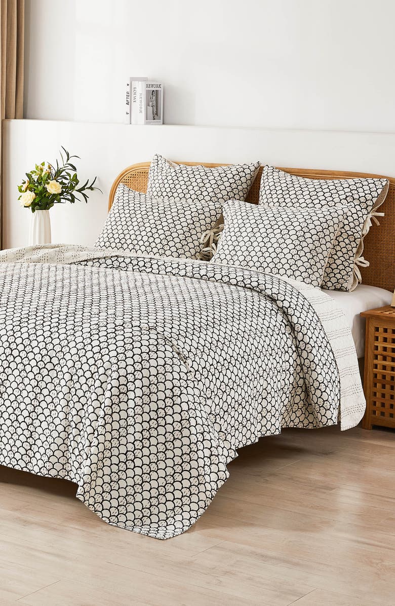 MELANGE HOME Scallop Kantha Cotton Coverlet, Alternate, color, Indigo