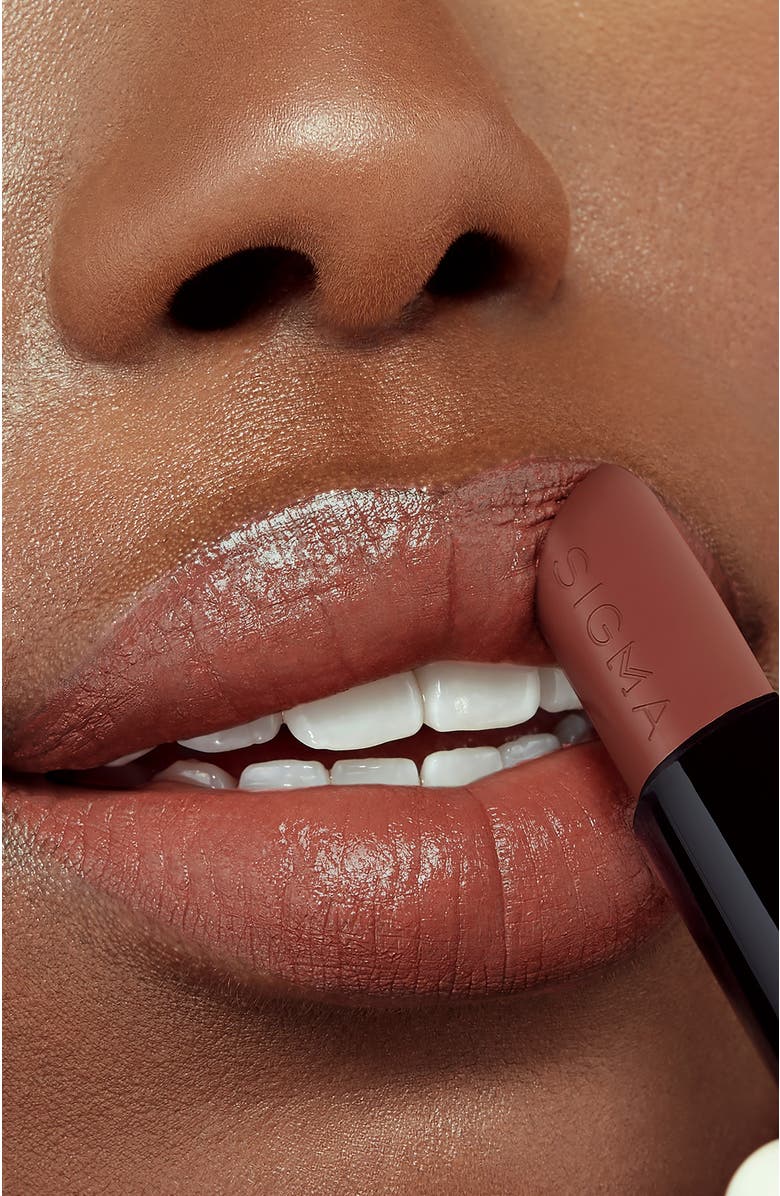 Sigma Beauty Infinity Point Lipstick, Alternate, color, Red Velvet - Deep Baked Red