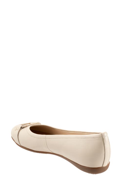 Trotters Sizzle Signature Flat In Ivory