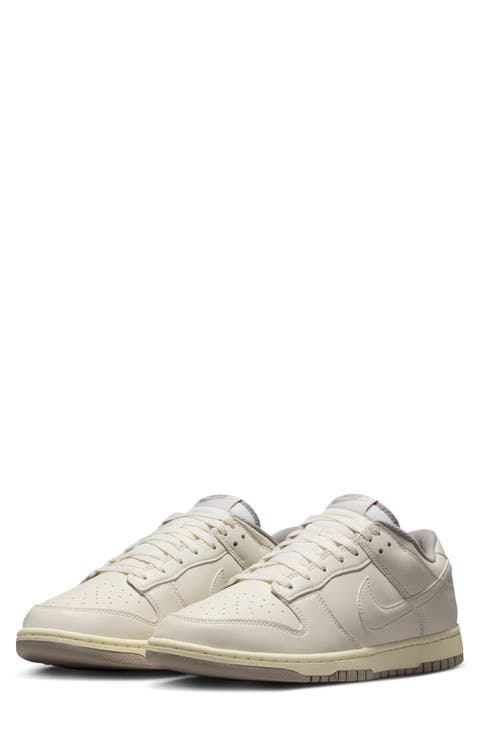 Dunk Low Basketball Sneaker
