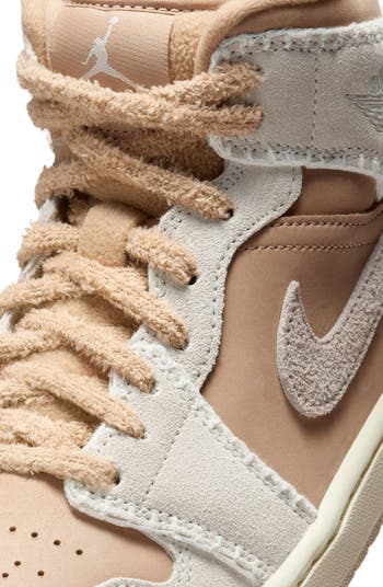 Air Jordan 1 Mid SE Basketball Sneaker