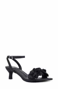 NEW YORK AND COMPANY Gwendolyn Flower Strap Sandal