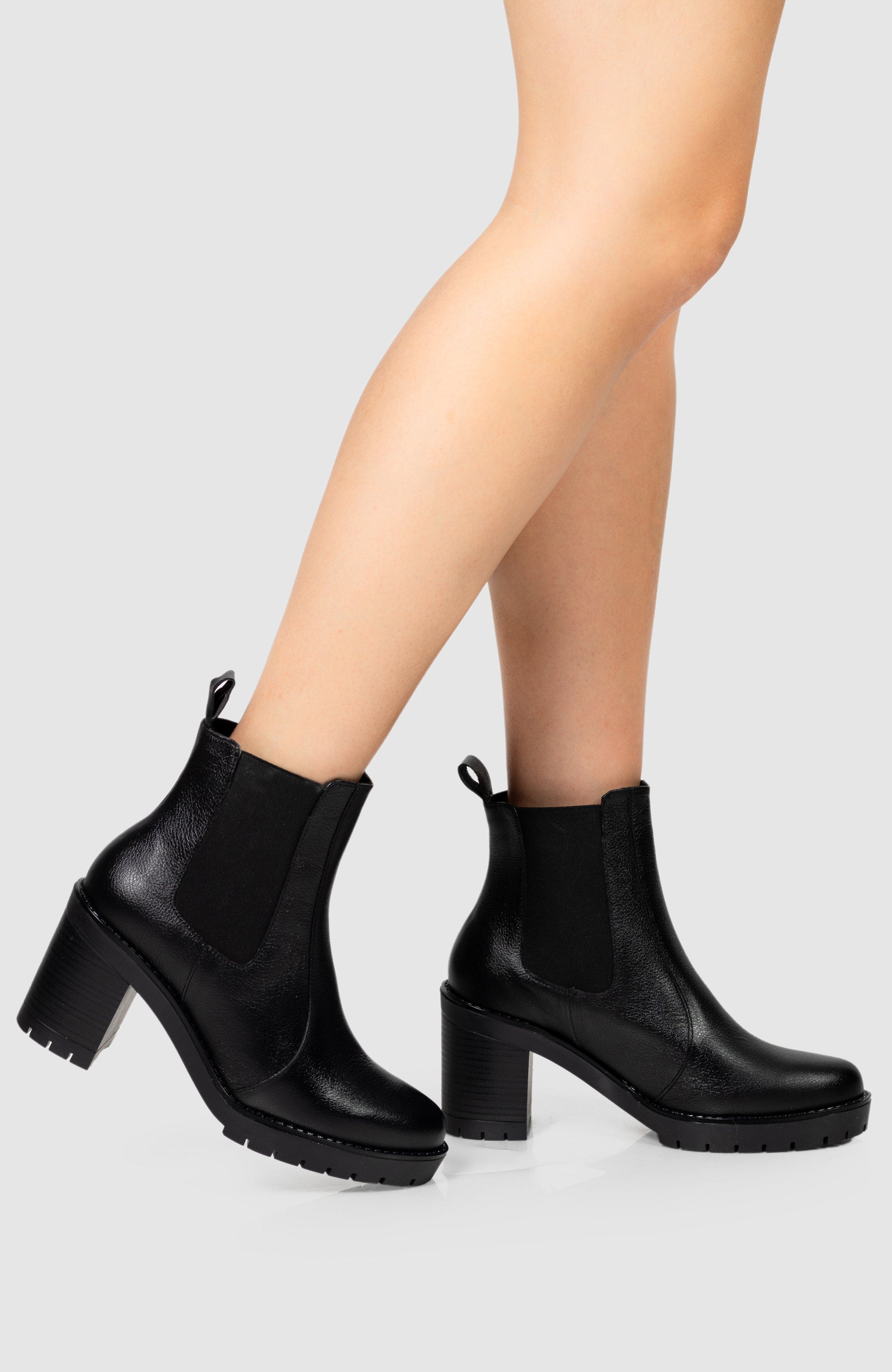Pera Block Heel Chelsea Bootie, Alternate, color, Black