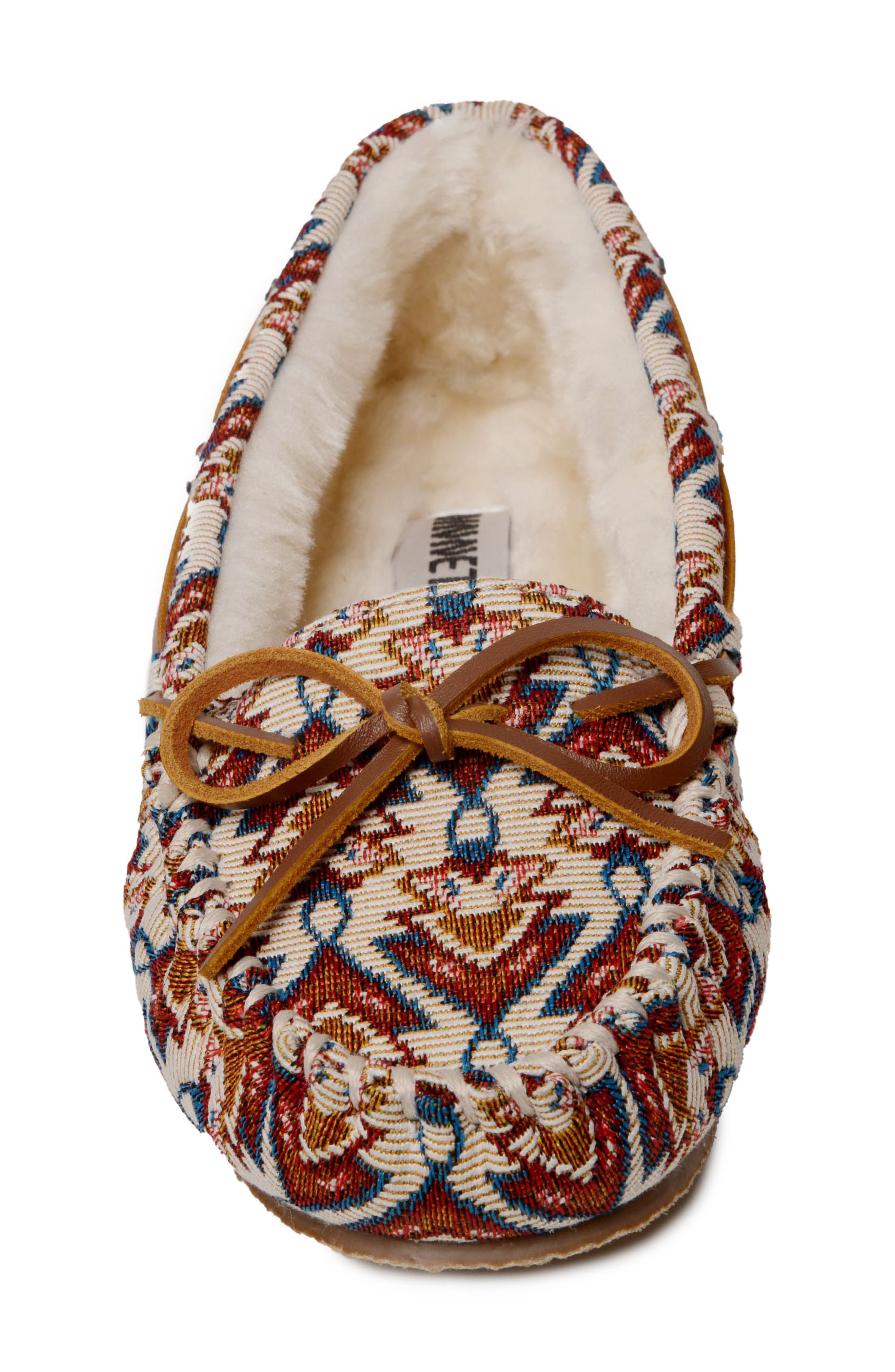 Minnetonka Cally Faux Fur Lined Slipper, Alternate, color, Cream Minookamii