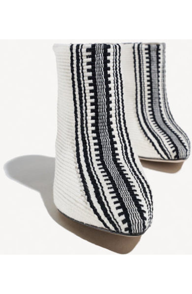 Amambaih Inma Ankle Boot, Alternate, color, Ivory-Black