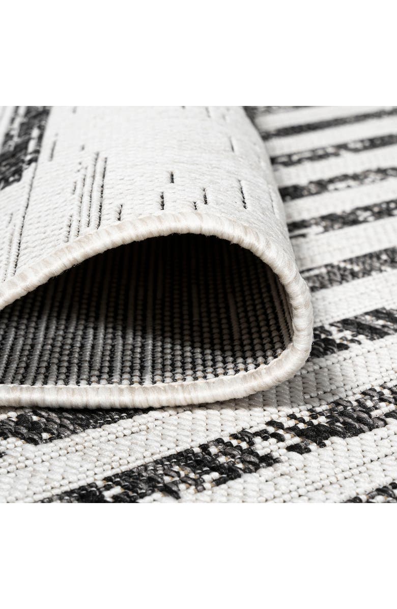 JONATHAN Y Zolak Berber Stripe Geometric Indoor/Outdoor Round Area Rug, Alternate, color, Ivory/Black