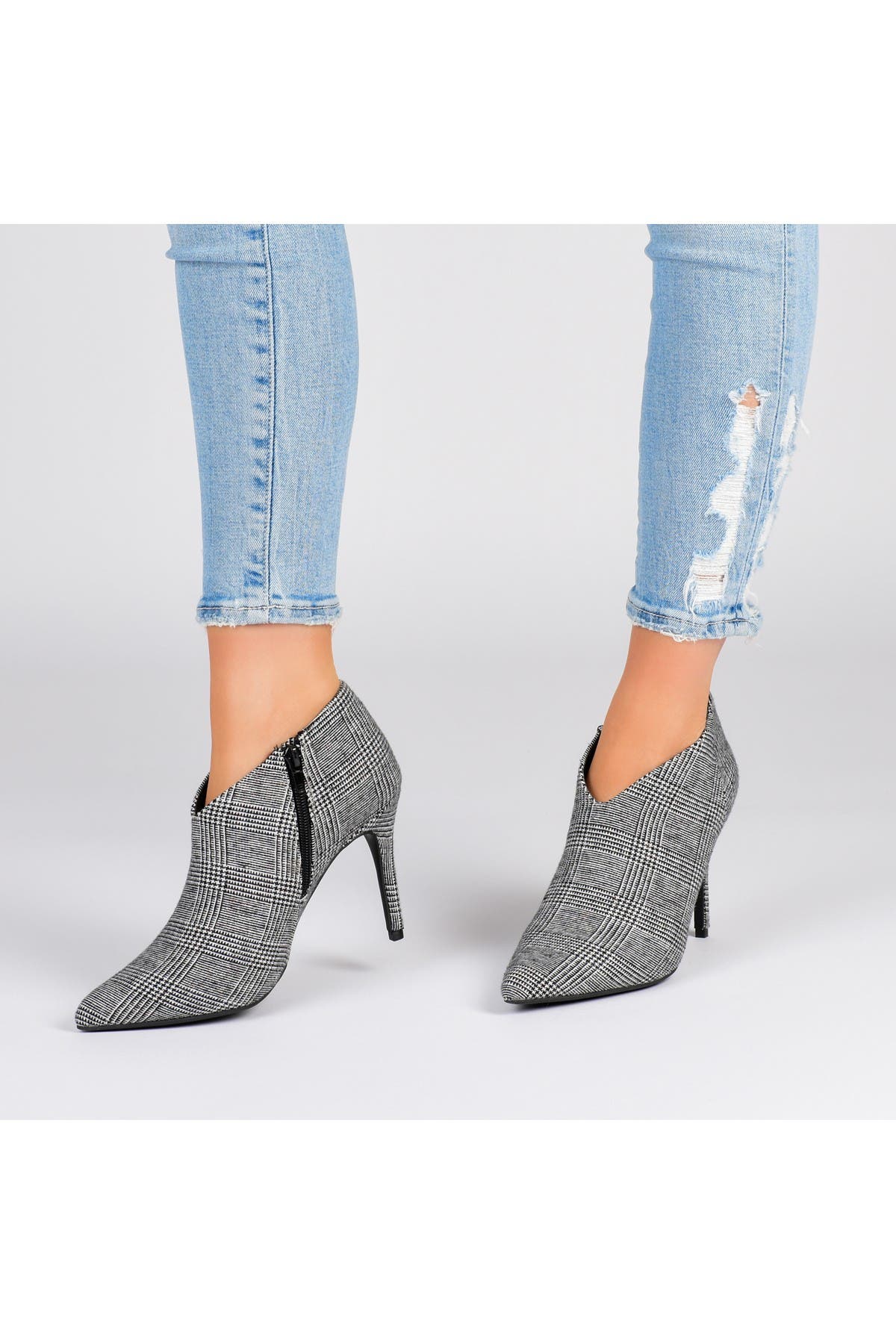 Journee Collection JOURNEE Demmi Patterned Bootie, Alternate, color, Taupe