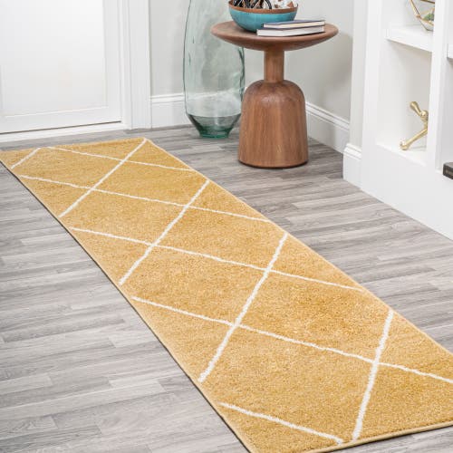 Jonathan Y Cole Minimalist Diamond Trellis Area Rug In Gold/white
