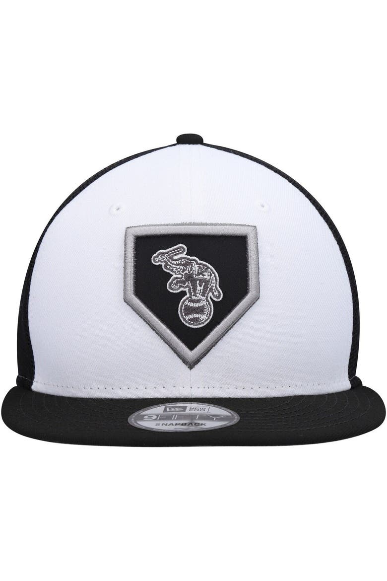 Men's New Era White/Black Oakland Athletics 2022 Clubhouse Trucker 9FIFTY Snapback Hat, Alternate, color, White