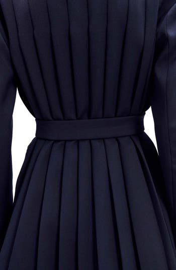 Suit jacket with pleated back